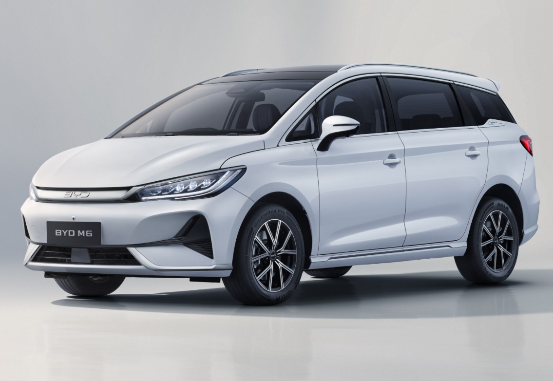 BYD M6 Crystal White